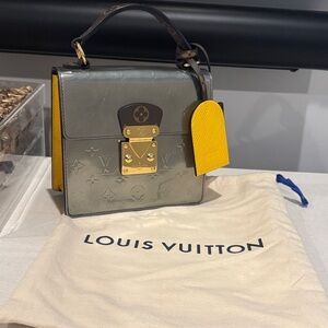 Louis Vuitton Vernis Epi Monogram
Spring Street Bitume Metallise